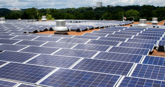 Kaip sumontuoti saulės energiją ant plokščių stogų negręžiant?